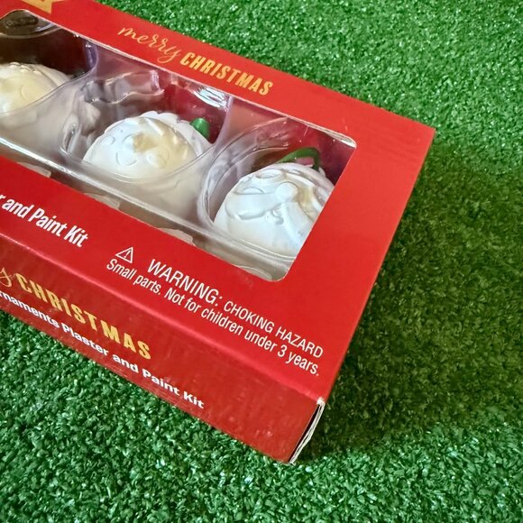DIY Christmas Oranments Plaster & Paint Kit 10 Pieces NEW Merry Christmas in Box - Picture 2 of 12